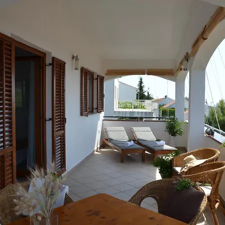 Ana Apartment *
